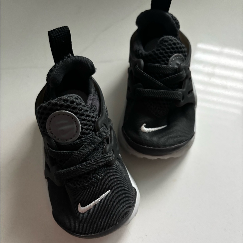Infant Nike Shoes 🖤✔️